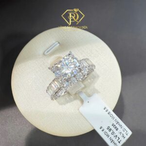 10K White Gold Ring - Exquisite Shimmer